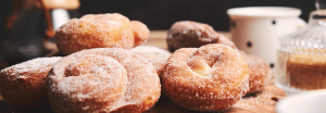 Lire la suite à propos de l’article Recette de Janvier 2024 : Beignets banane à la vanille